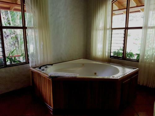 Hotel Rio Perlas