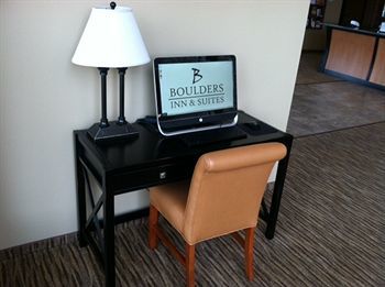 Hotel Boulders Inn & Suites - Newton