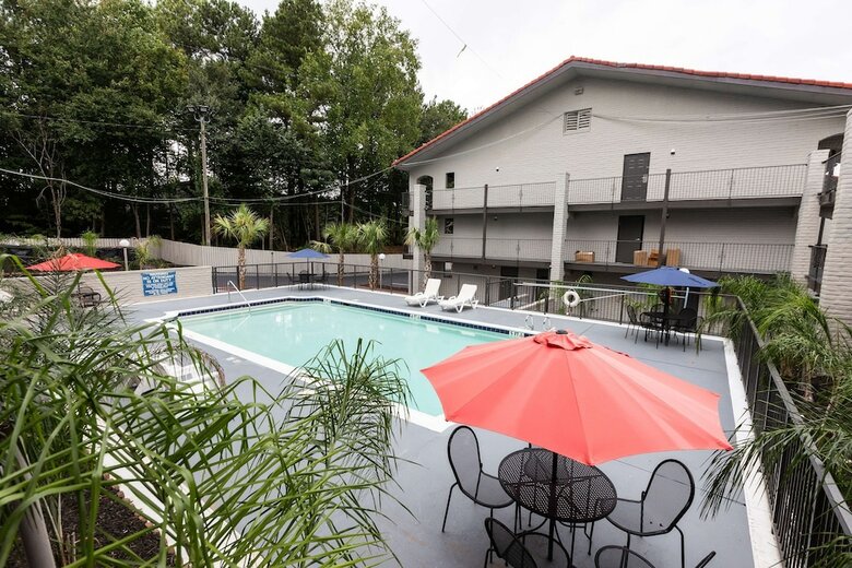 Hotel Stone Mountain Inn & Suites