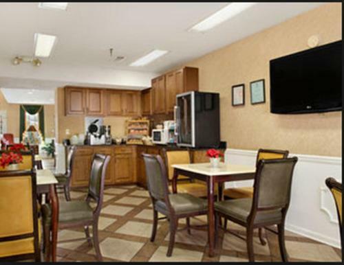 Hotel Baymont Inn & Suites - Roanoke Rapids