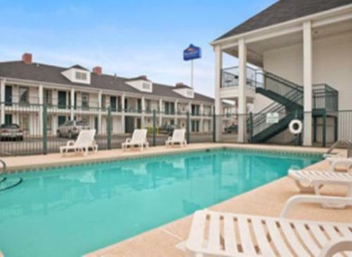 Hotel Baymont Inn & Suites - Roanoke Rapids