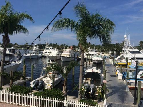 Hotel Pirate's Cove Resort And Marina - Stuart