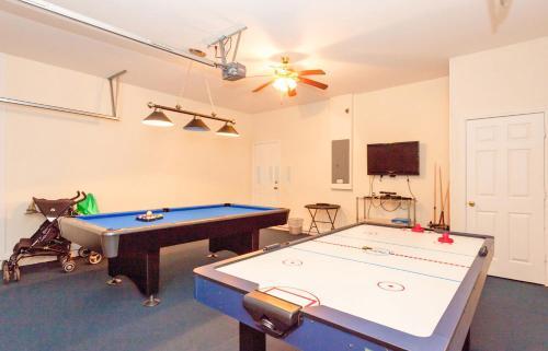 Spacious Vacation Home Rental House 77tb12