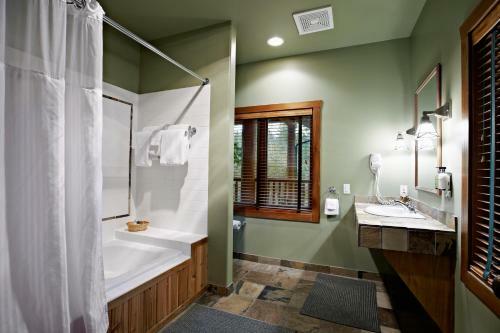 Hotel Lakedale Resort At Three Lakes