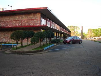 Motel Columbus Inn & Suites