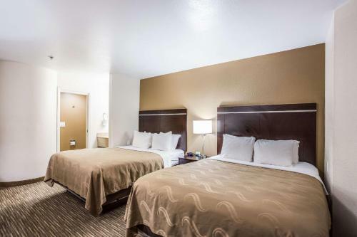 Hotel Mr. Sandman Inn & Suites
