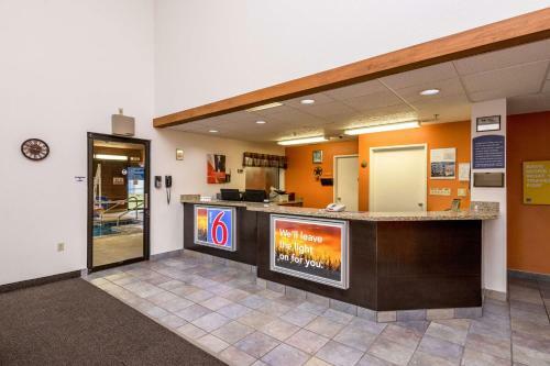 Motel 6 Waterloo