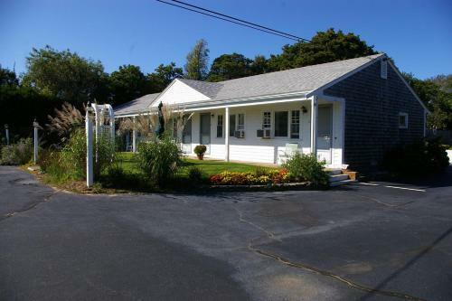Chatham Highlander Motel