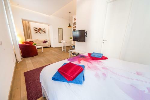 Luxury Center Point Apartment