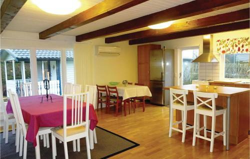 Three-bedroom Holiday Home In Beddingestrand