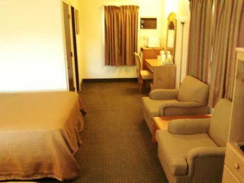 Shady Oaks Motel