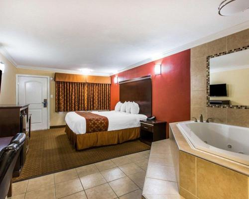 Hotel Rodeway Inn & Suites Corona