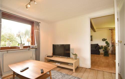 Three-bedroom Holiday Home In Mardaklev