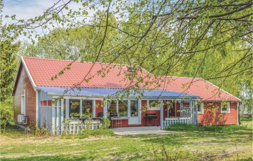Three-bedroom Holiday Home In Farentunna