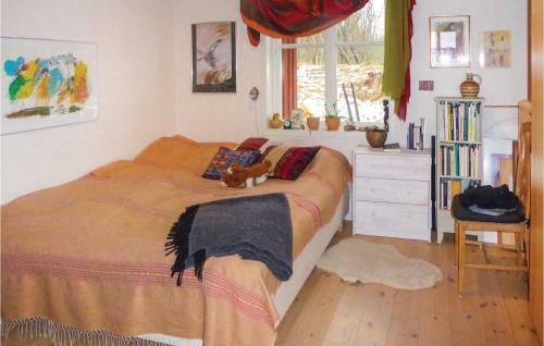 Three-bedroom Holiday Home In Molnbo