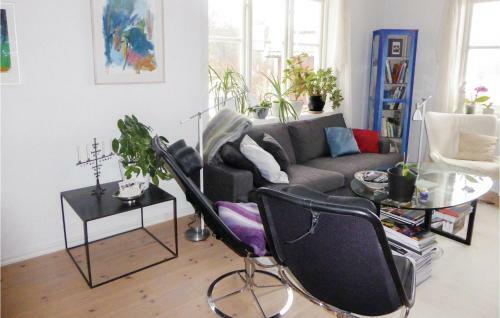 Three-bedroom Holiday Home In Molnbo