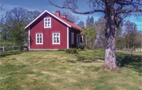 Three-bedroom Holiday Home In Smalandsstenar
