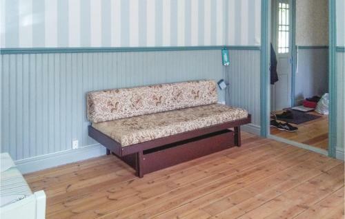 Three-bedroom Holiday Home In Smalandsstenar