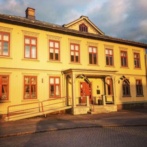 Bed & Breakfast J�rnv�gshotellet I Skara