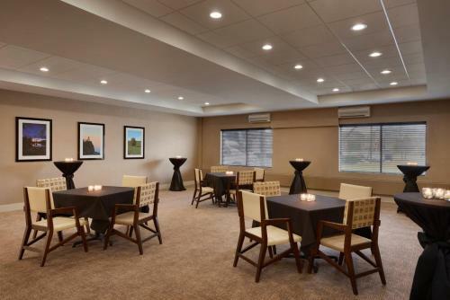 Brookfield Suites Hotel & Convention Center