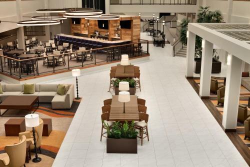 Brookfield Suites Hotel & Convention Center