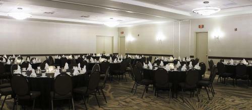 Brookfield Suites Hotel & Convention Center