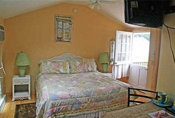 Motel Shorelands Guest Resort & Condominiums