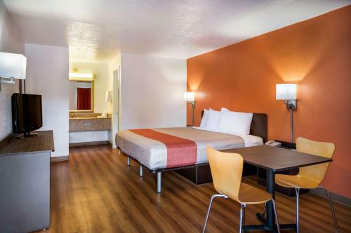 Motel 6 - Opelika