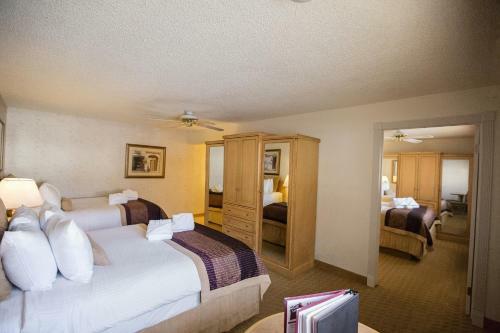 Twin Peaks Lodge & Hot Springs