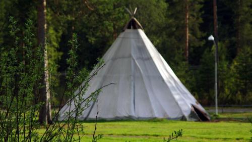 Lits Camping, Stugby Och Kanot