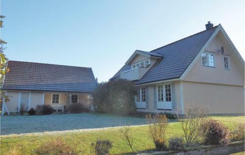 Three-bedroom Holiday Home In Ahus