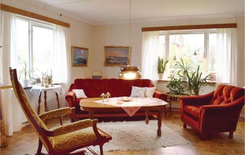 Three-bedroom Holiday Home In Almesboda