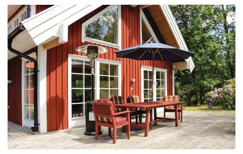 Two-bedroom Holiday Home In Broaryd