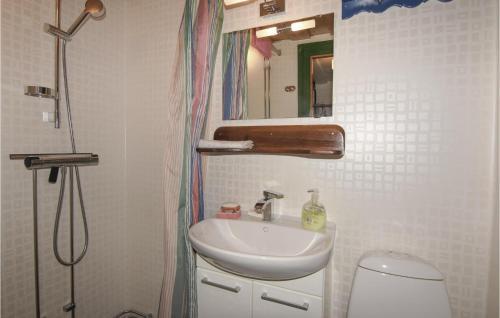 Two-bedroom Holiday Home In Algaras
