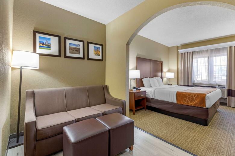Hotel Comfort Suites Southwest Lakewood