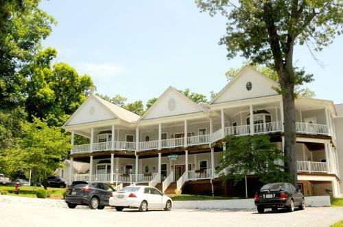 Bed & Breakfast Acorn Hill Lodge And Spa