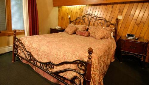 Bed & Breakfast Wren's Nest Village Inn