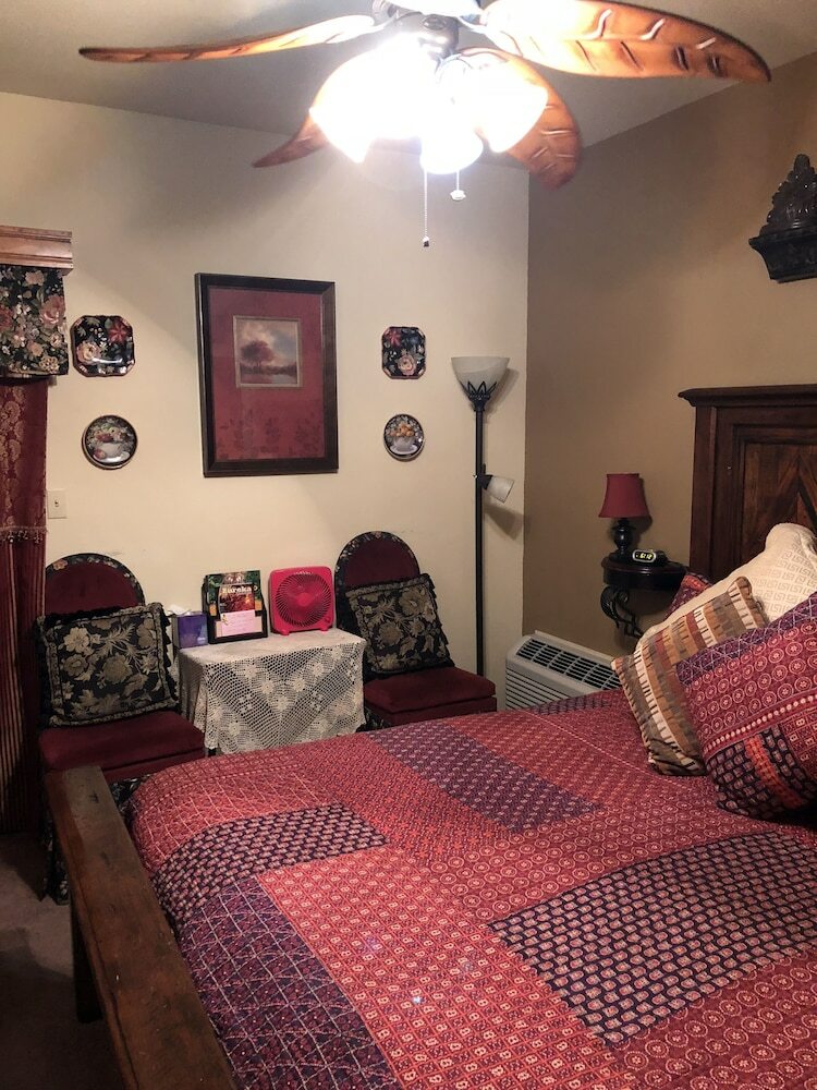 Bed & Breakfast All Seasons Inn