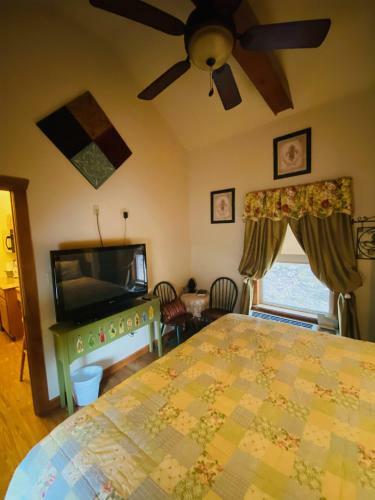 Bed & Breakfast All Seasons Treehouse Village