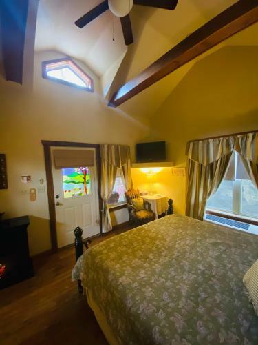 Bed & Breakfast All Seasons Treehouse Village