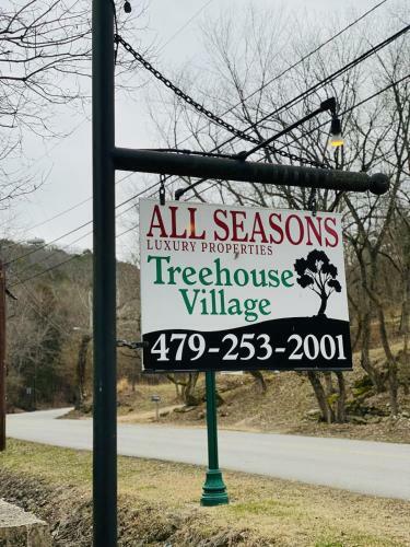 Bed & Breakfast All Seasons Treehouse Village
