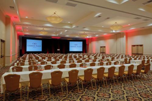 Crowne Plaza Hotel Mission Valley