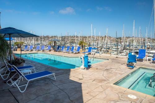 Bay Club Hotel And Marina