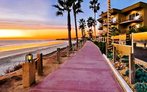Pacific Terrace Hotel