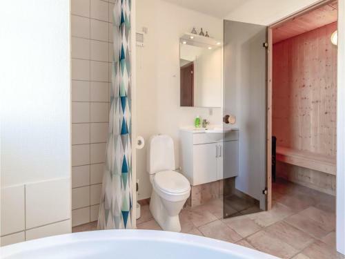 Three-bedroom Holiday Home In Brenderup Fyn