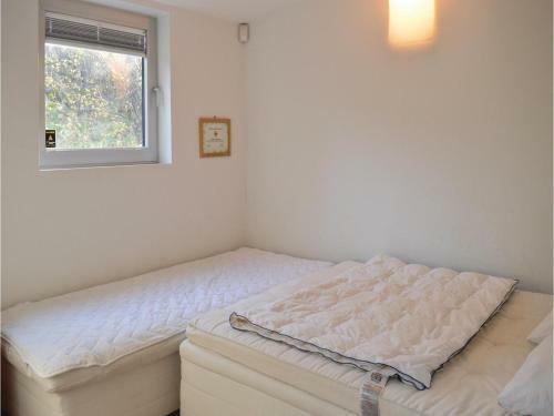 Three-bedroom Holiday Home In Dronningmolle