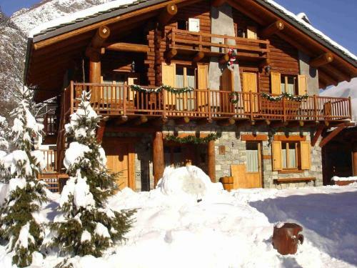 Peaceful Apartment With Terrace In Antey-saint-andre