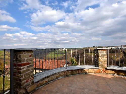 Spacious Apartment In Belvedere Langhe With Terrace