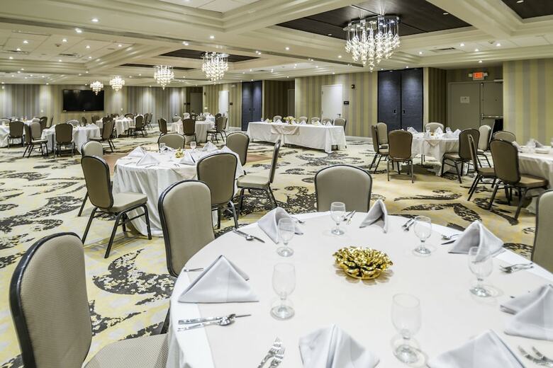 Crowne Plaza Saddle Brook, An Ihg Hotel