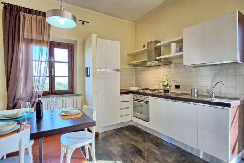 Canneto Apartment Sleeps 10 Pool Air Con Wifi